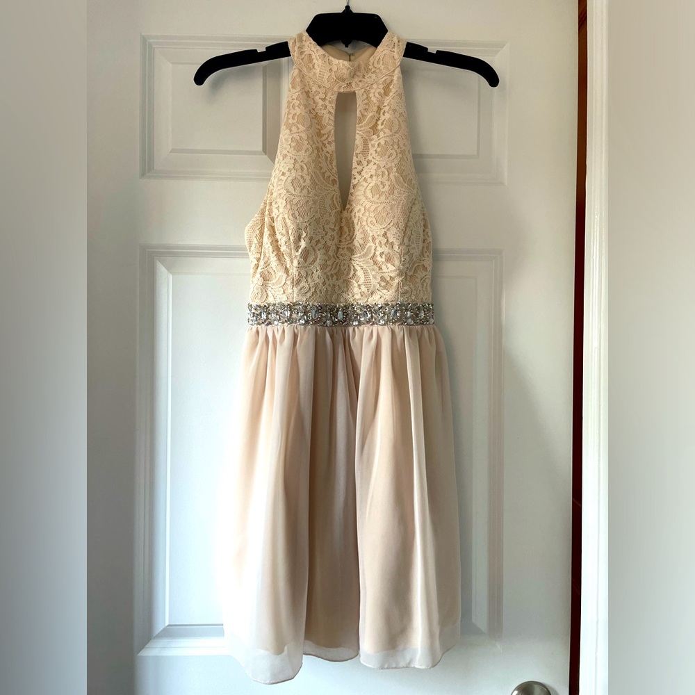 NWT Lace mini dress by Speachless- open back. Size 7
